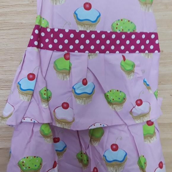 New Full Apron Cupcakes with Ruffles Gourmet Hostess Cook! One Size Fits Most - Picture 3 of 10